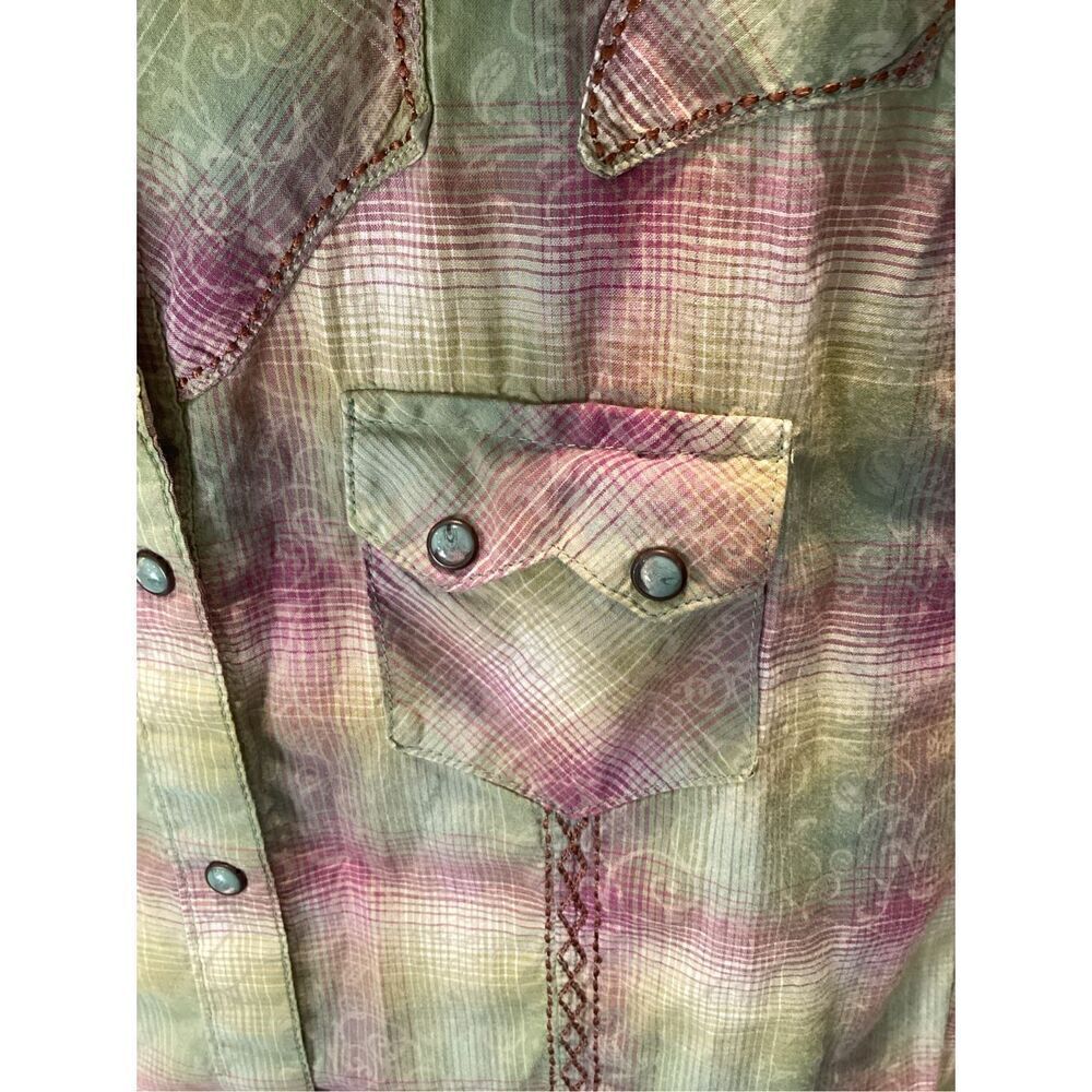 Wrangler Womens Plaid Button Down Shirt Sz M Embroidered Cross Pearl Snap Button - Picture 2 of 10